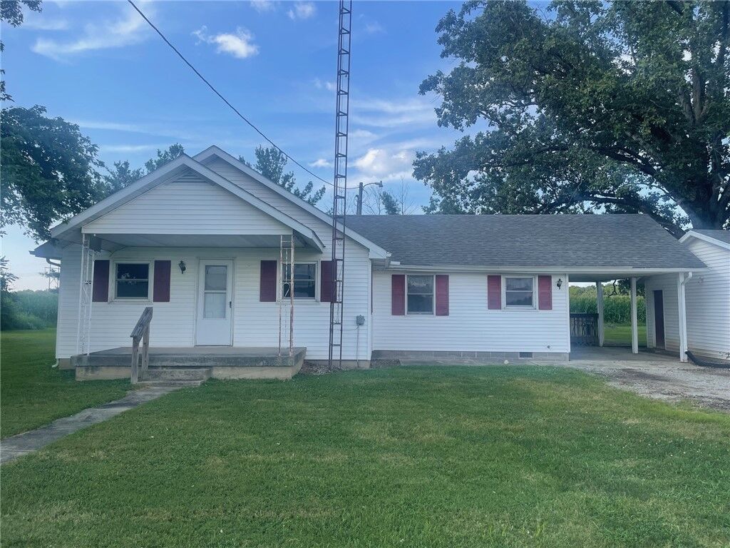 Property Photo:  1597 County Road 350N  IL 62428 