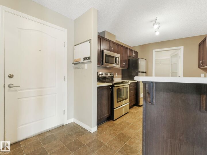 Property Photo: 7327 South Terwillegar Drive NW 7330 AB T6R 0L8
