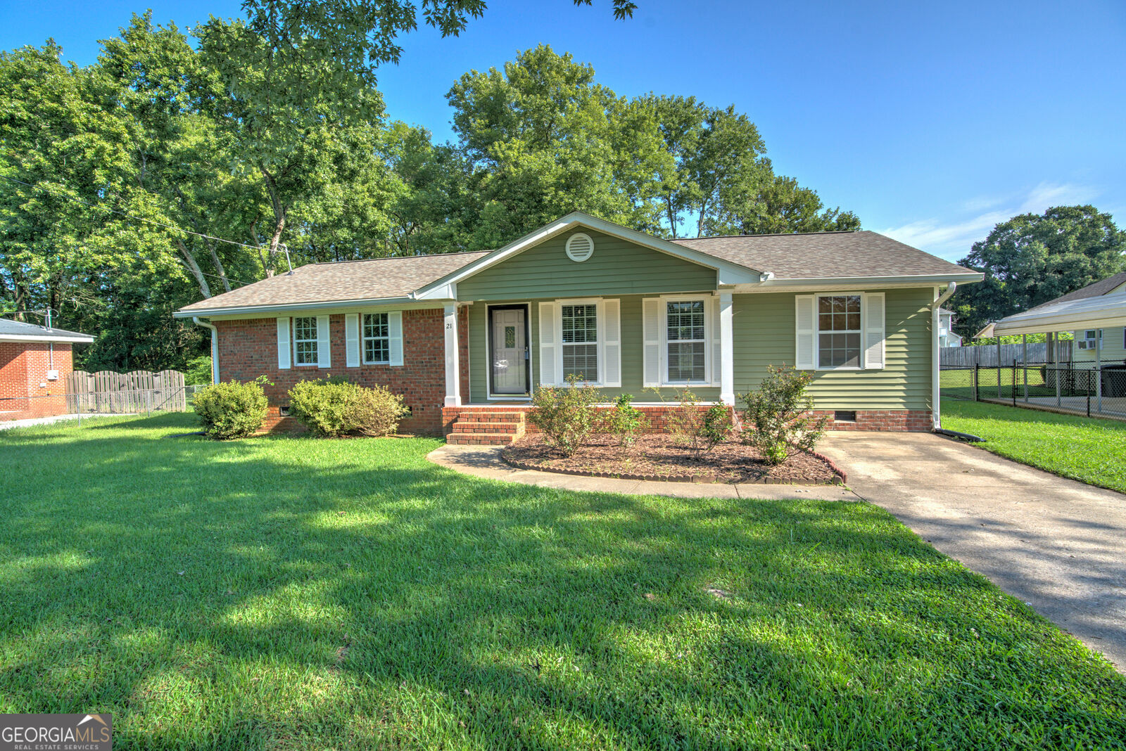 Property Photo: 21 Fernwood Way NE GA 30161