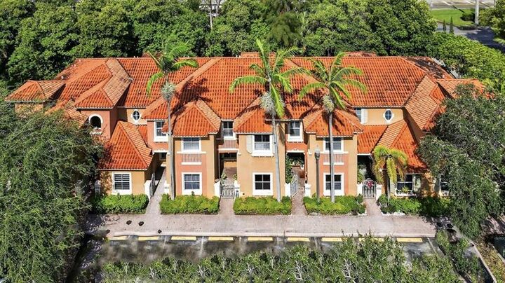 Property Photo:  4957 White Mangrove Way 4957  FL 33312 