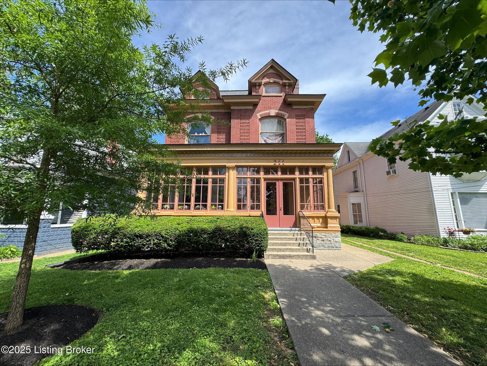 Property Photo:  211 Haldeman Ave  KY 40206 