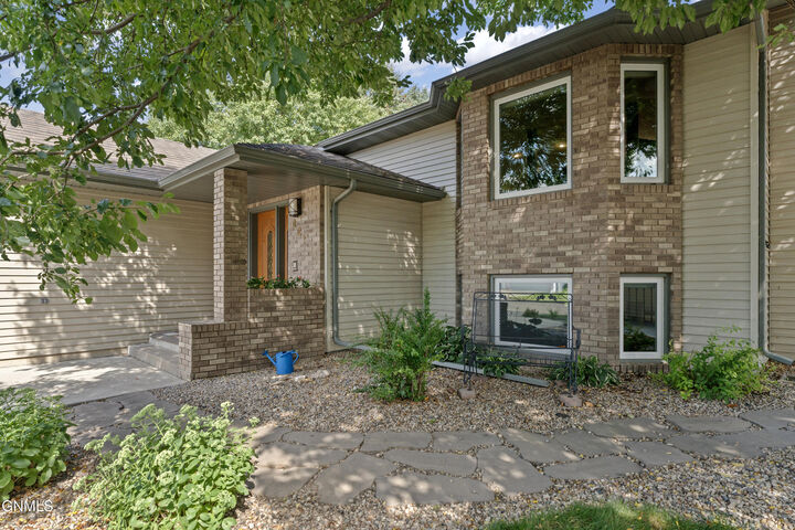 Property Photo:  421 Stuttgart Drive  ND 58504 