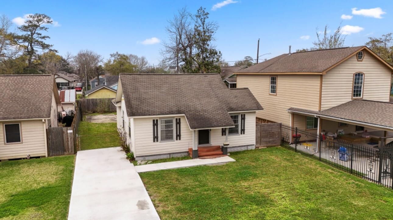 Property Photo:  4719 Hain Street  TX 77009 