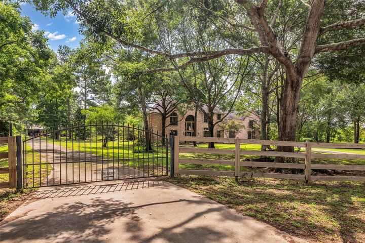 Property Photo: 1019 Towering Oaks Street TX 77355