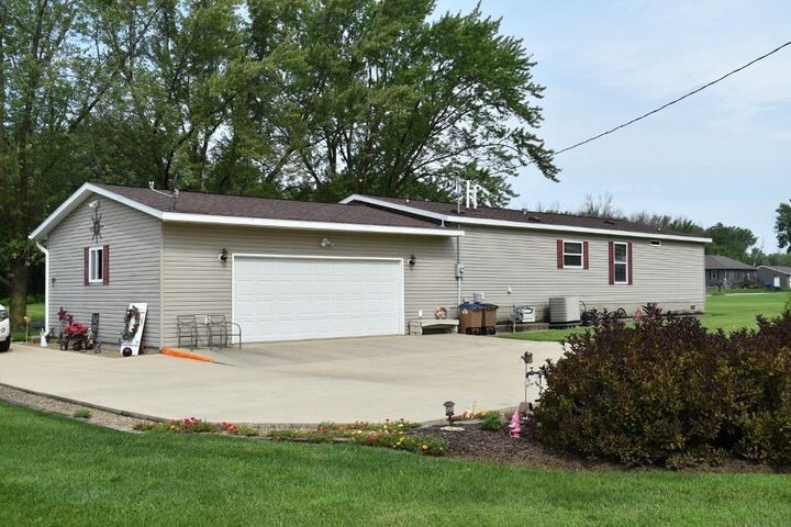 Property Photo: 125 10th Ave. N.w. IA 50662