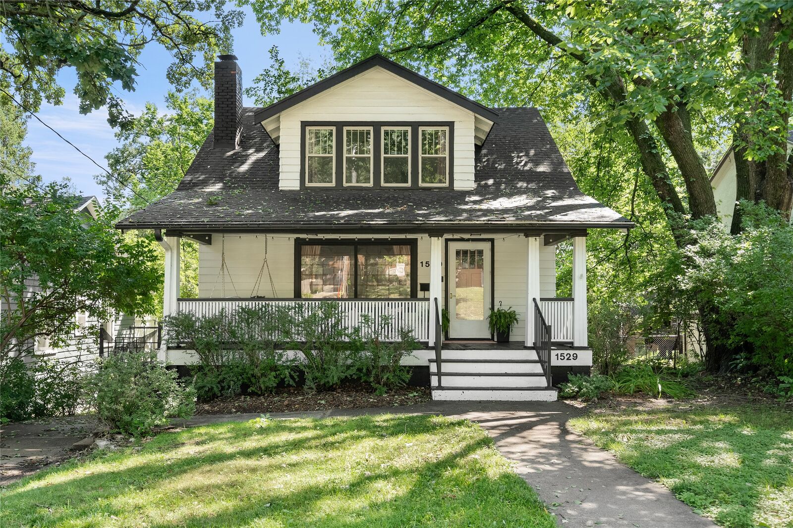 Property Photo: 1529 41st Street IA 50311
