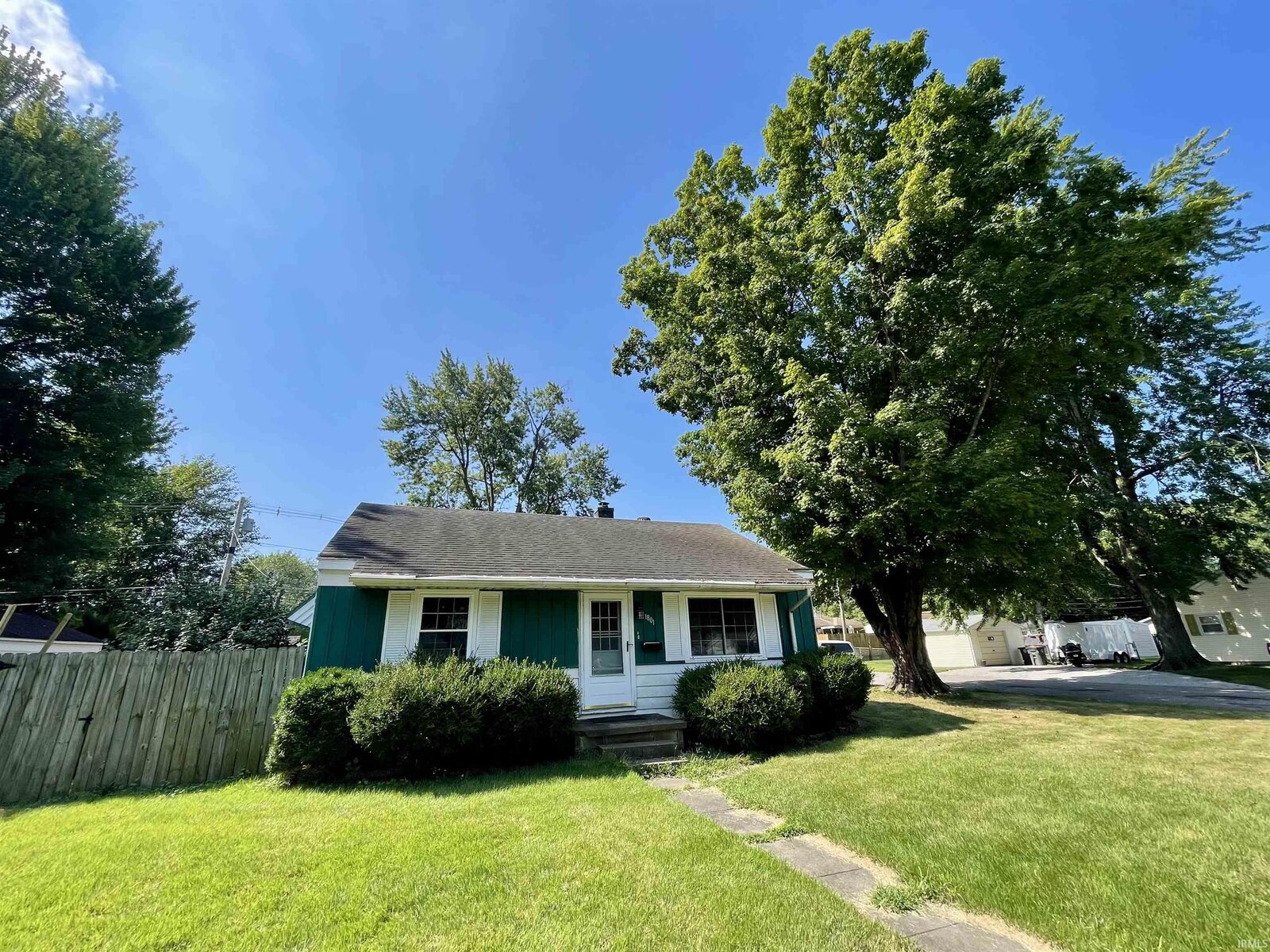 Property Photo:  1801 Ravenswood Drive  IN 47714 