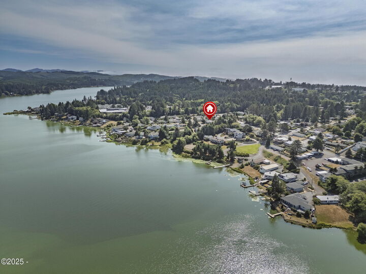Property Photo:  3030 NE 32nd Drive  OR 97367 