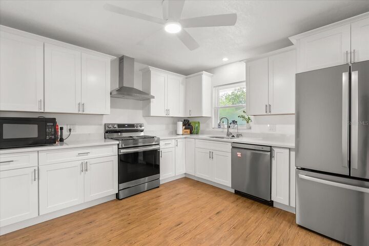 Property Photo: 627 Riverview Avenue FL 32714