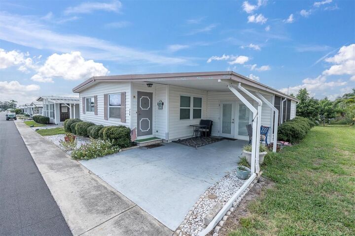 Property Photo:  724 Sugar Palm Street  FL 33778 