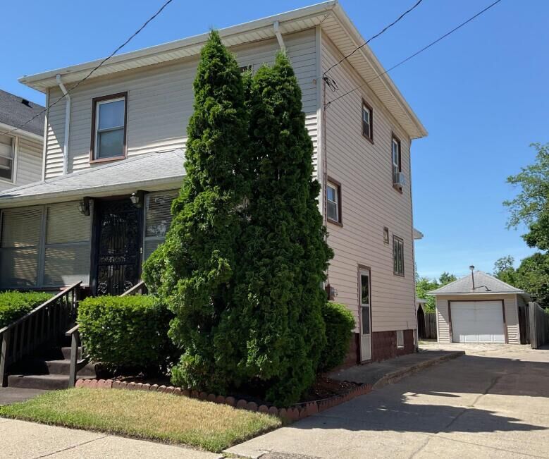 Property Photo: 140 Moore Street MI 49203