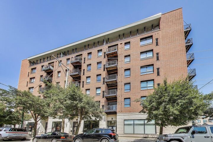 974 W 35th Place 503  Chicago IL 60609 photo