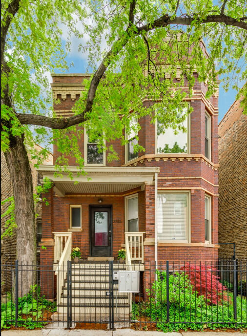 Property Photo:  2725 N Kedzie Avenue 2  IL 60647 