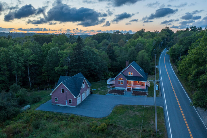 634 Pleasant Street  Blue Hill ME 04614 photo
