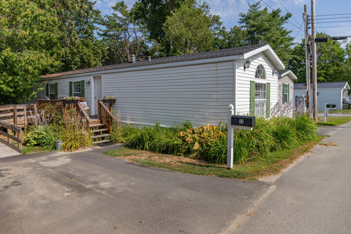 Property Photo:  13 Sleepy Hollow Drive  ME 04429 