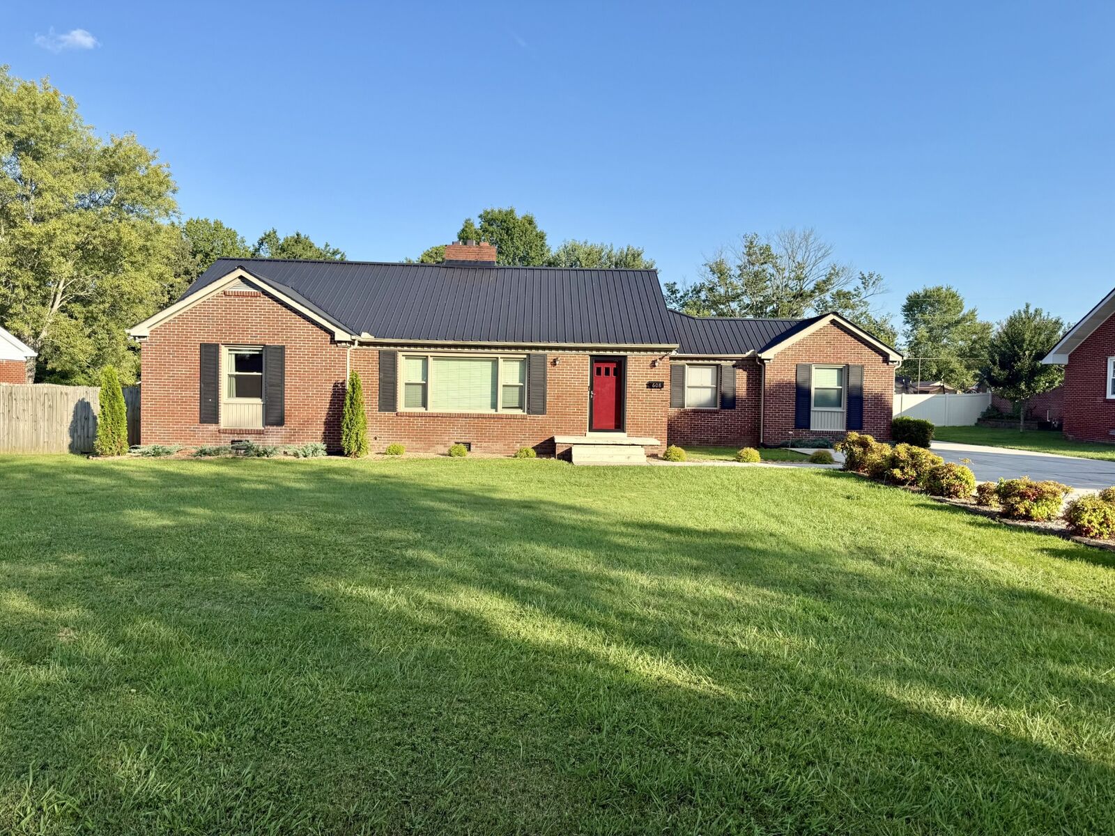 Property Photo: 608 Henley St TN 37355