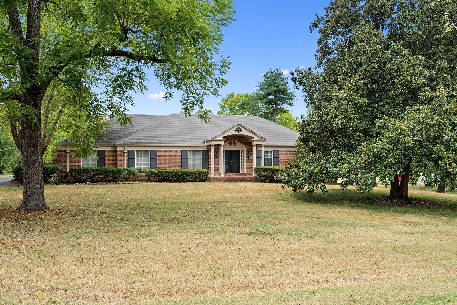 Property Photo:  420 Nesbitt Ln  TN 37115 