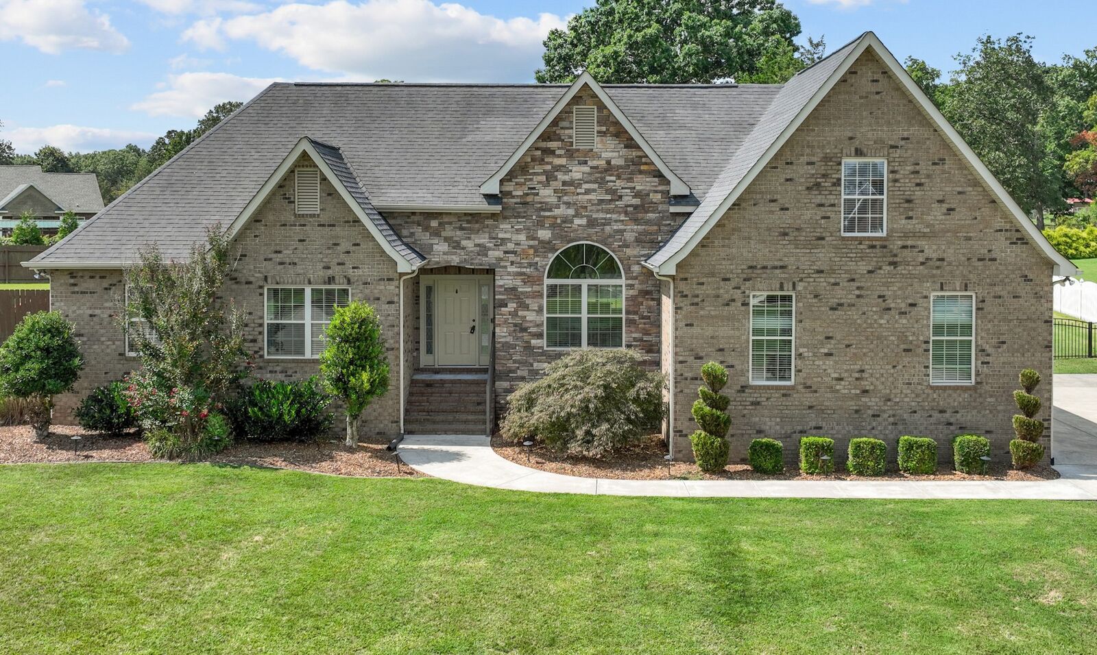 Property Photo: 201 Hunters Ridge Dr TN 37388