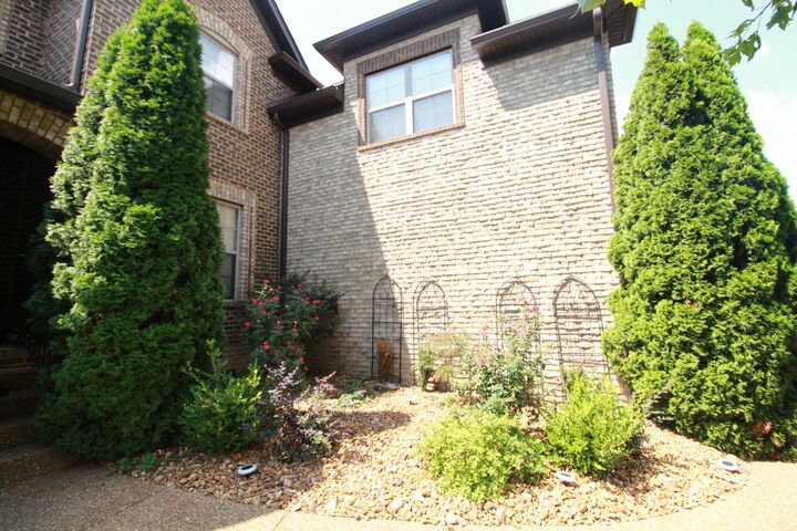 Property Photo: 337 Crooked Creek Ln TN 37075