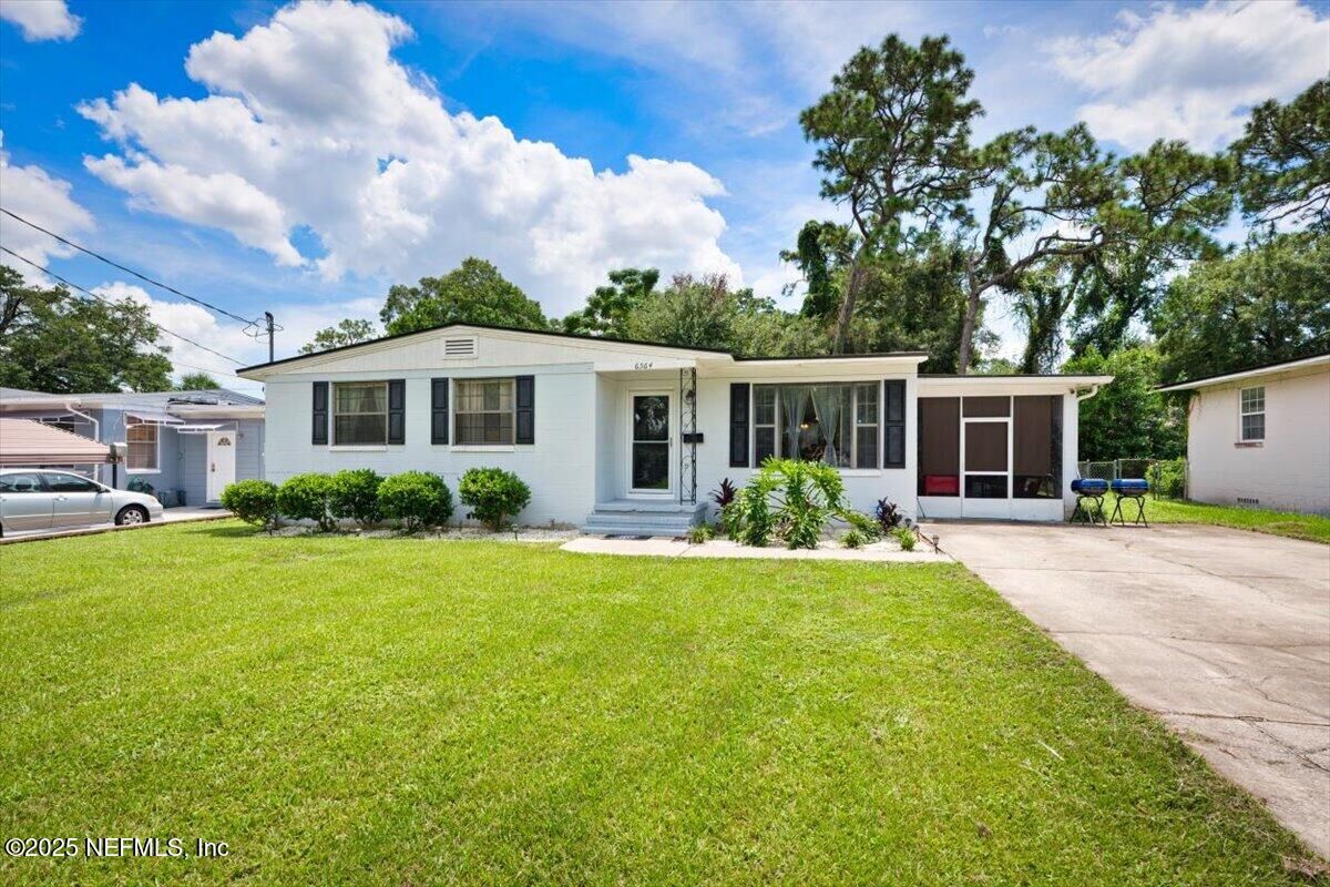 Property Photo: 6564 Ector Place FL 32211