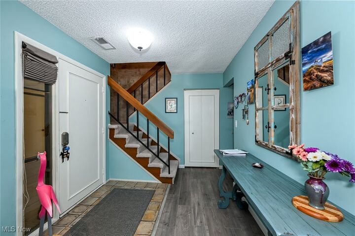 Property Photo:  1094 Hampton Ridge Drive  OH 44313 