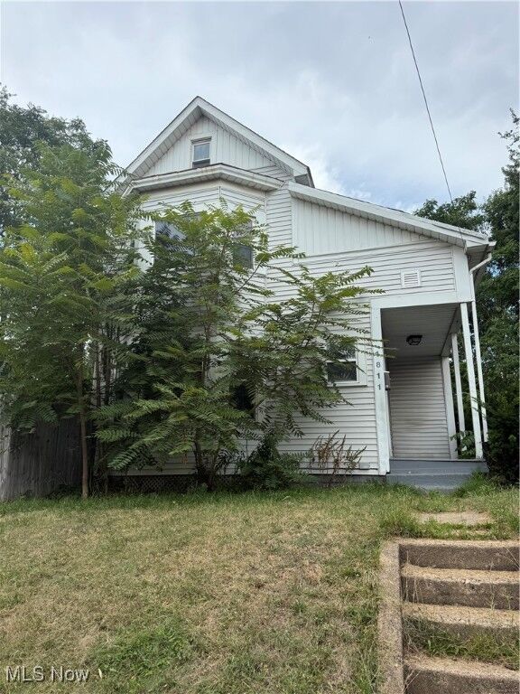 Property Photo:  1811 3rd Street SE  OH 44707 