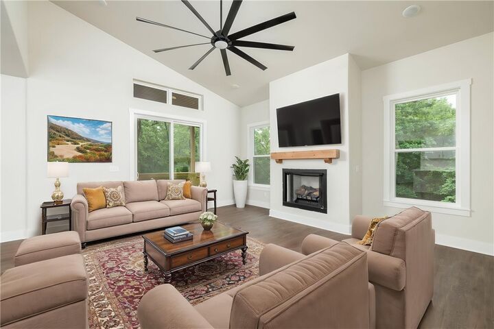 Property Photo: 9 Seven Oaks Lane AR 72714