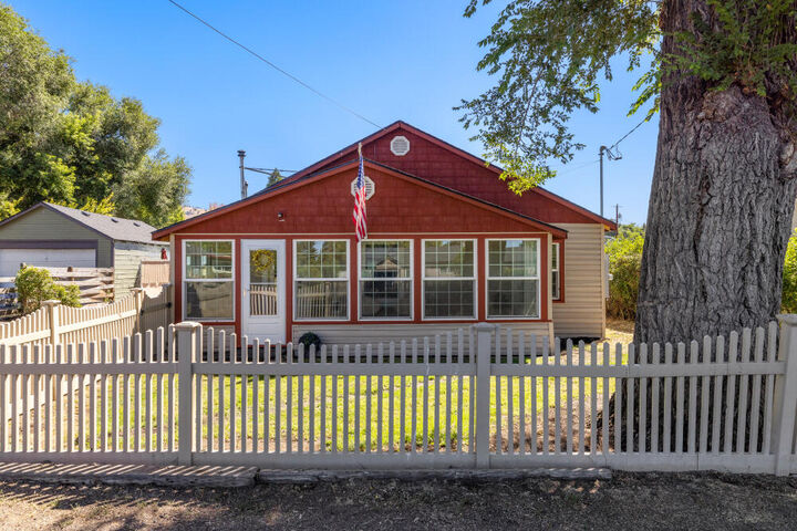 Property Photo:  1759 Summers Lane  OR 97603 