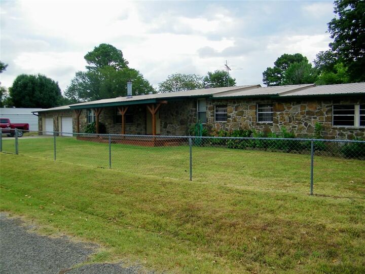 Property Photo: 417614 E 1123 Road OK 74426