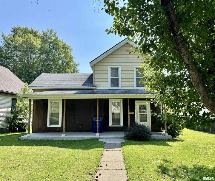 2727 Roosevelt Street  Clinton IA 52732 photo