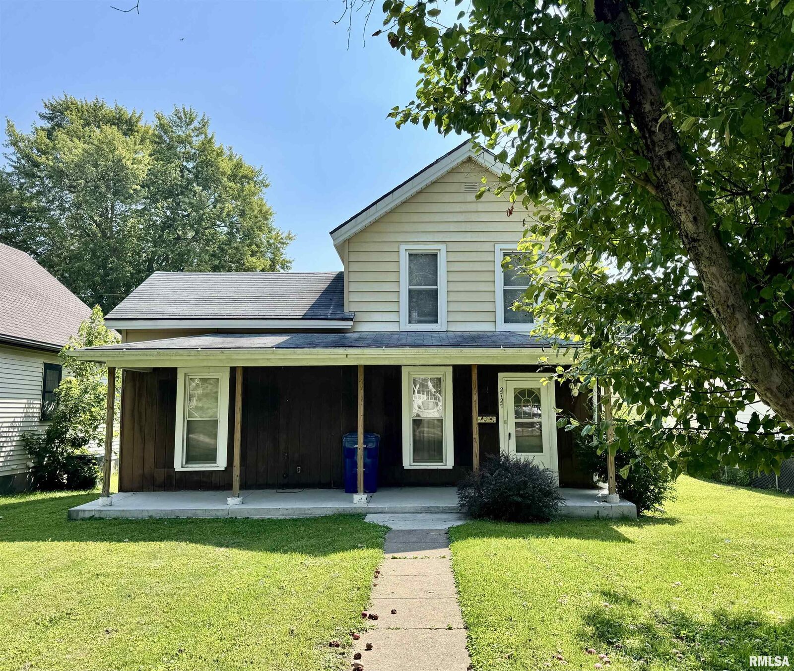 Property Photo:  2727 Roosevelt Street  IA 52732 