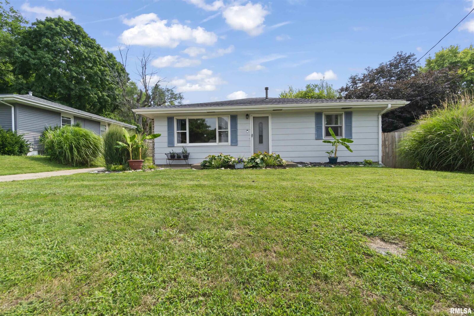 Property Photo:  114 Raynor Street  IL 61611 