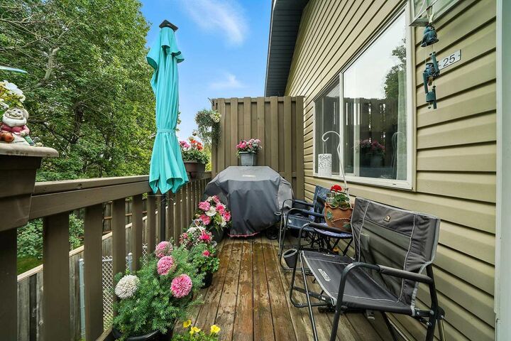 Property Photo: 25 Leung Place AB T0M 0J0
