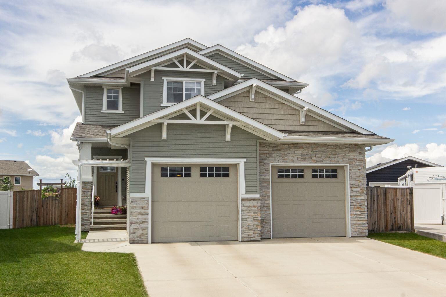 Property Photo:  42 Travis Close  AB T4P 0W5 