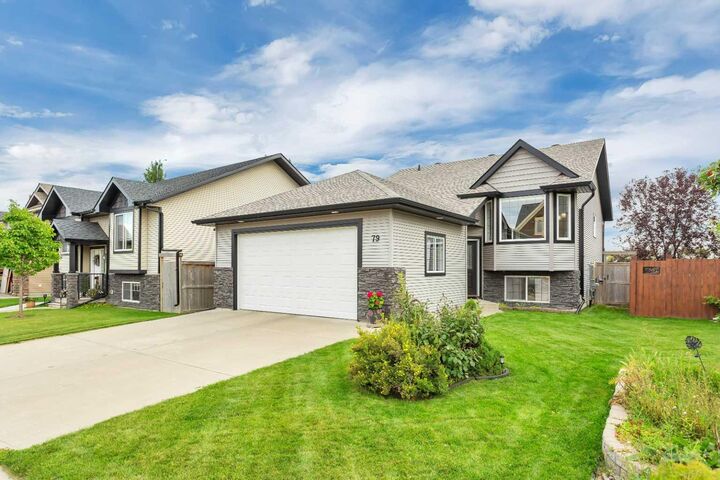 79 Stephenson Crescent  Red Deer AB T4R 0L6 photo