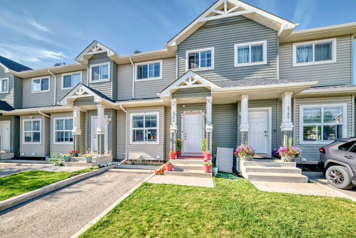 Property Photo:  111 Tarawood Lane NE 4704  AB T3J 4S9 
