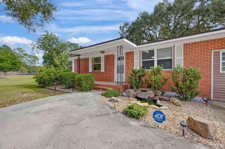 Property Photo: 2151 W Detroit Blvd FL 32534