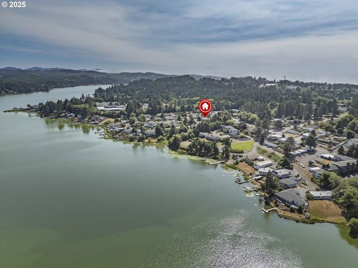 Property Photo:  3030 NE 32nd Dr  OR 97367 