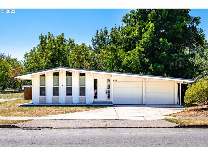 620 E 33rd Ave  Eugene OR 97405 photo