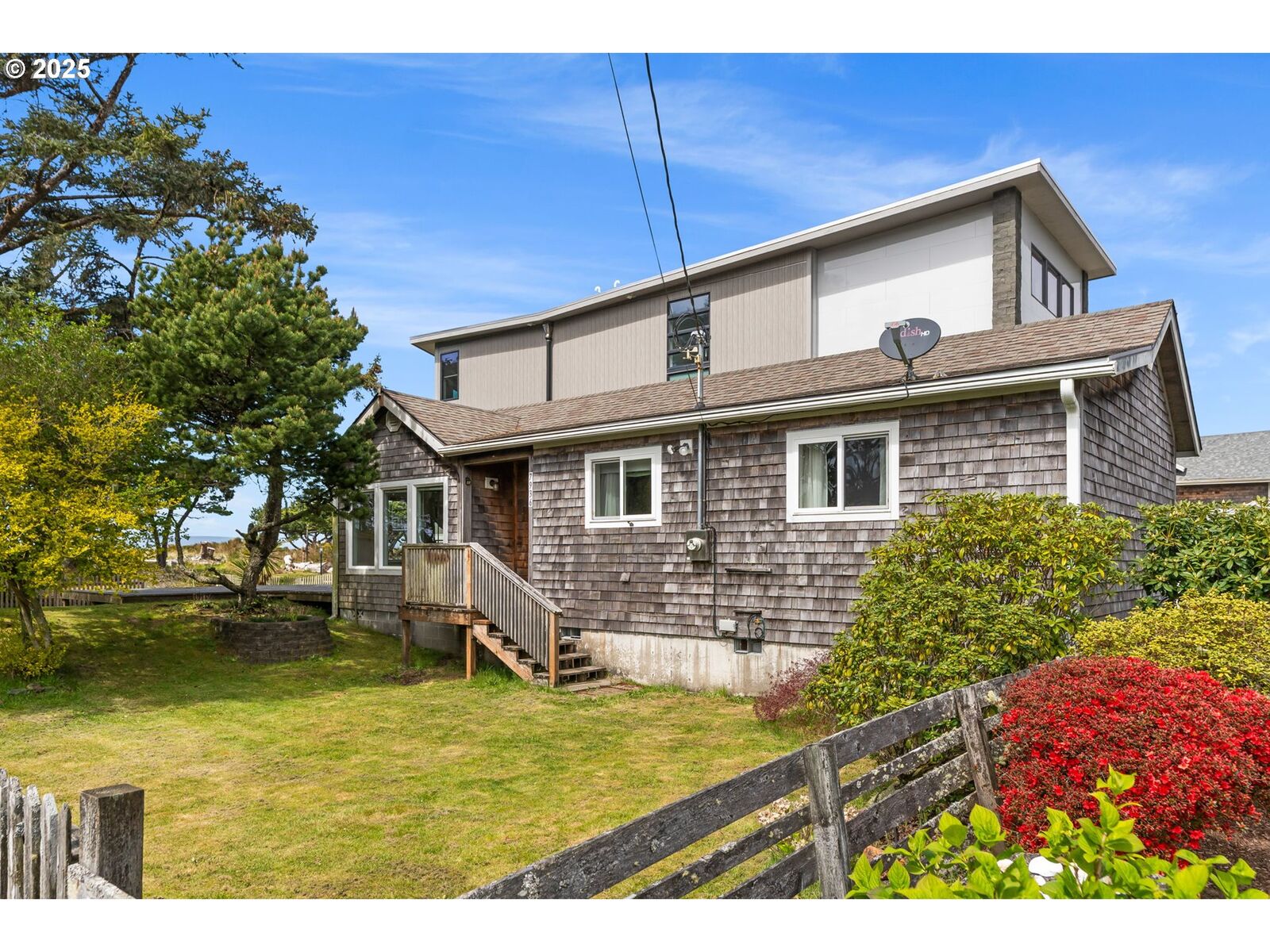Property Photo:  7936 Marigold St  OR 97136 