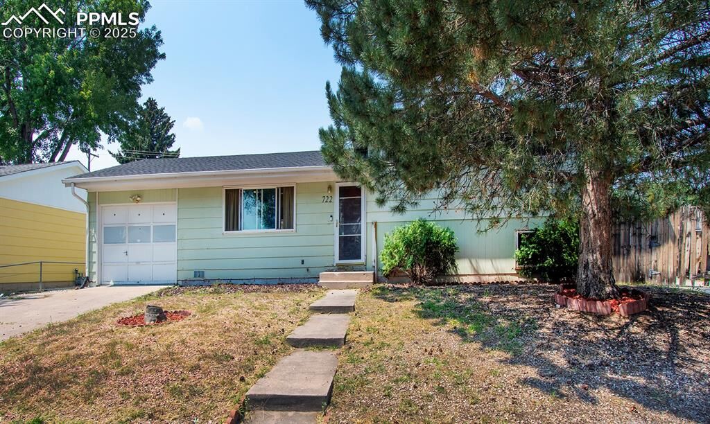 Property Photo:  722 Querida Drive  CO 80909 