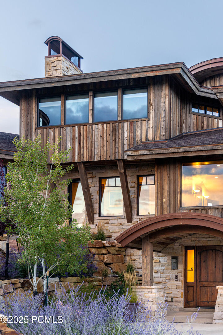 Property Photo: 2367 E Canyon Gate Road UT 84098