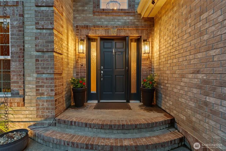 Property Photo:  1611 E Heritage Lane  WA 99208 