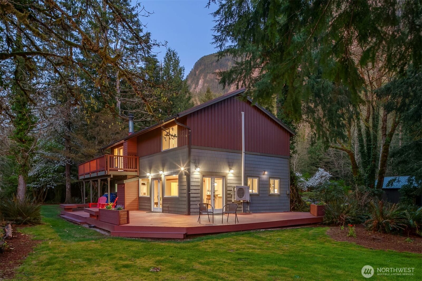 Property Photo:  7517  Moon Valley Road SE  WA 98045 