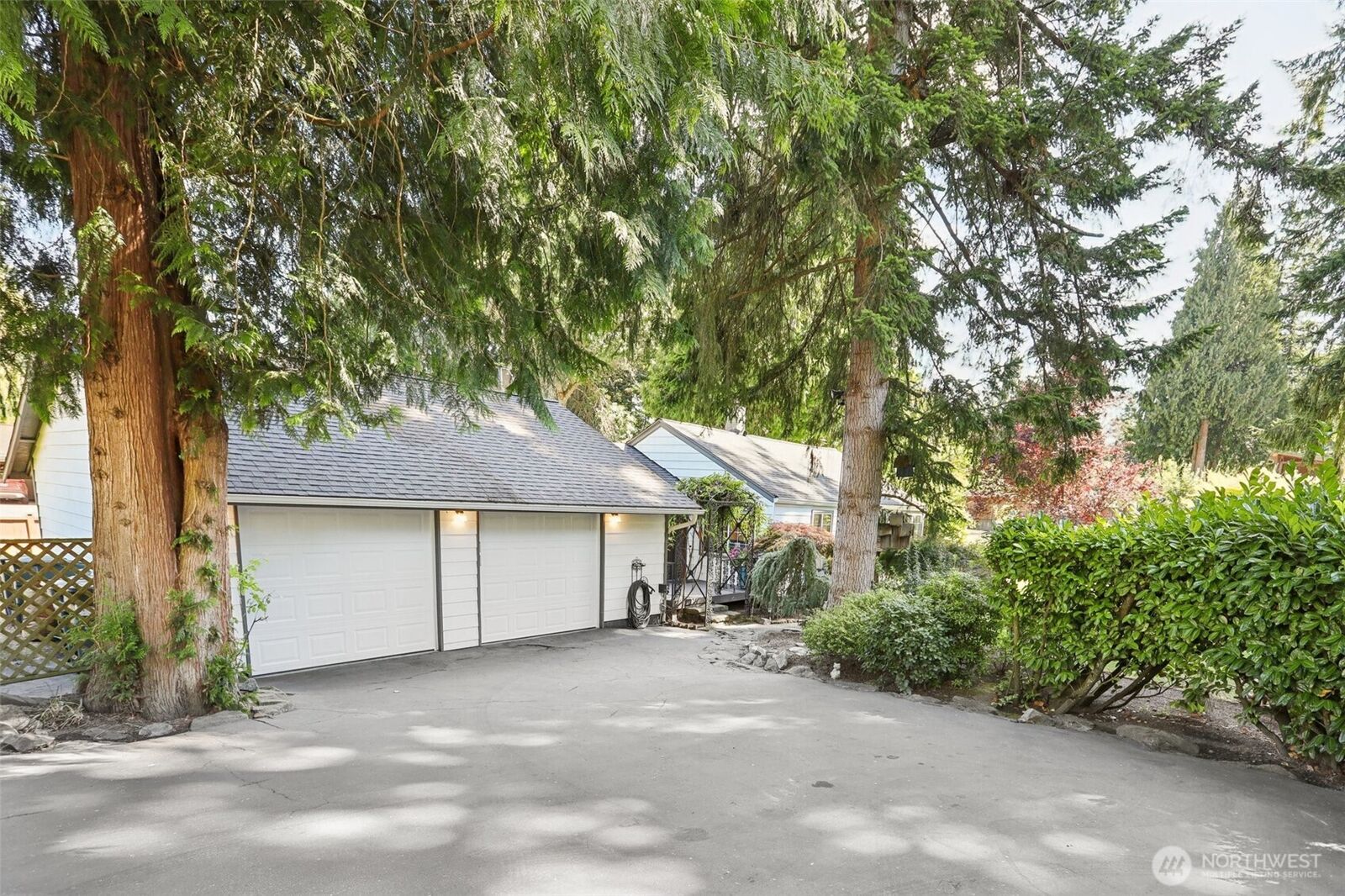 Property Photo: 16004 74th Avenue NE WA 98028