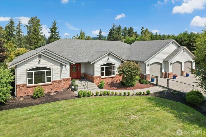 Property Photo:  400  Cessna Court E  WA 98328 
