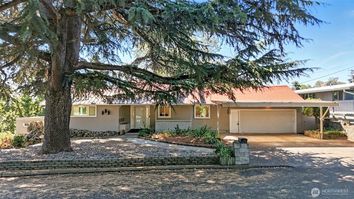Property Photo:  306  Beech Street  WA 98661 
