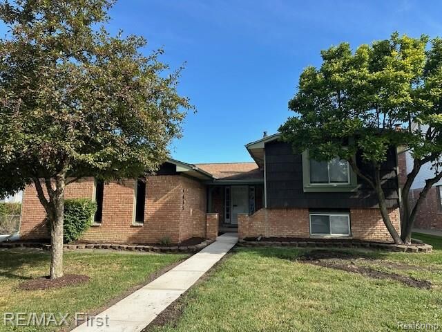 Property Photo: 4653 Lucerne Drive MI 48310