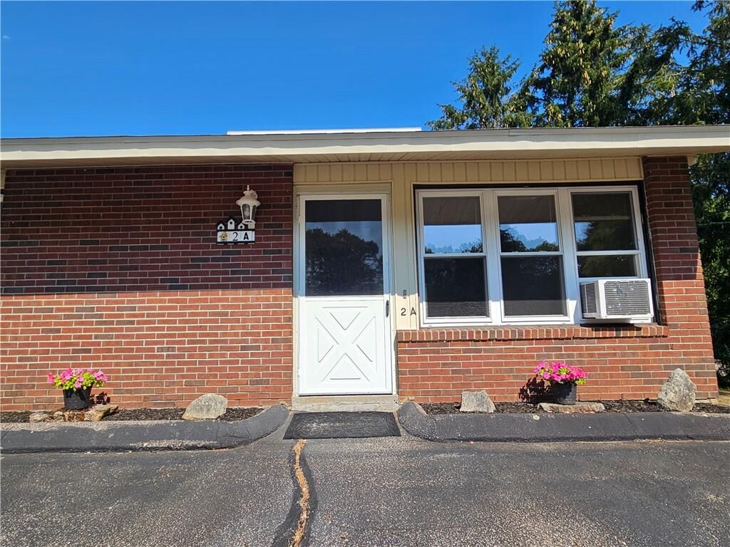 Property Photo:  40 Kingsland Court 2A  RI 02813 
