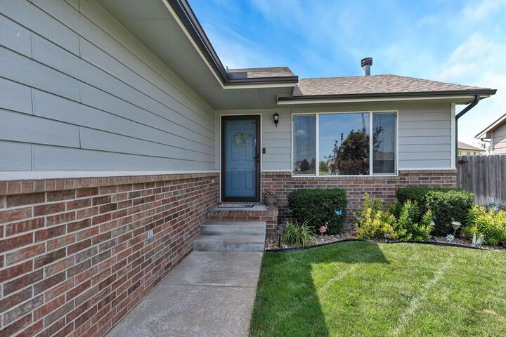 Property Photo: 1711 N Decker St KS 67235